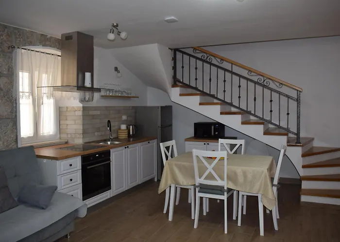 Apartment Kamelija *